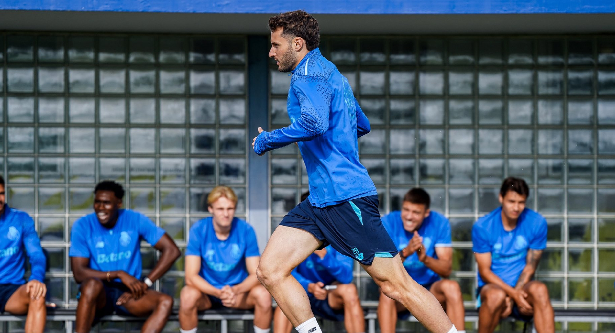 Santiago Giménez podría hacer su debut con el Porto este fin de semana si el club consigue liberar el proceso administrativo