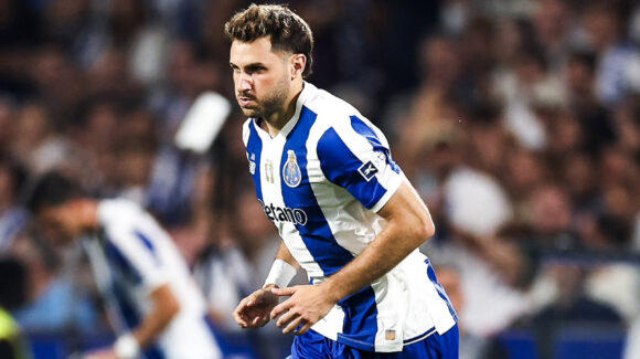 Santiago Giménez debutó con el Porto; el mexicano participó en el triunfo ante Moreirense en Portugal