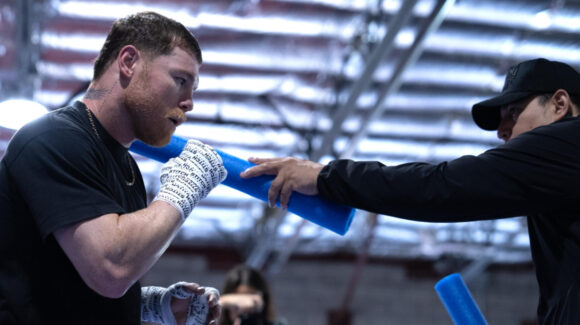 ‘Canelo’ Álvarez cambia California por España y prepara en Valencia su pelea ante Christian Mbilli en octubre