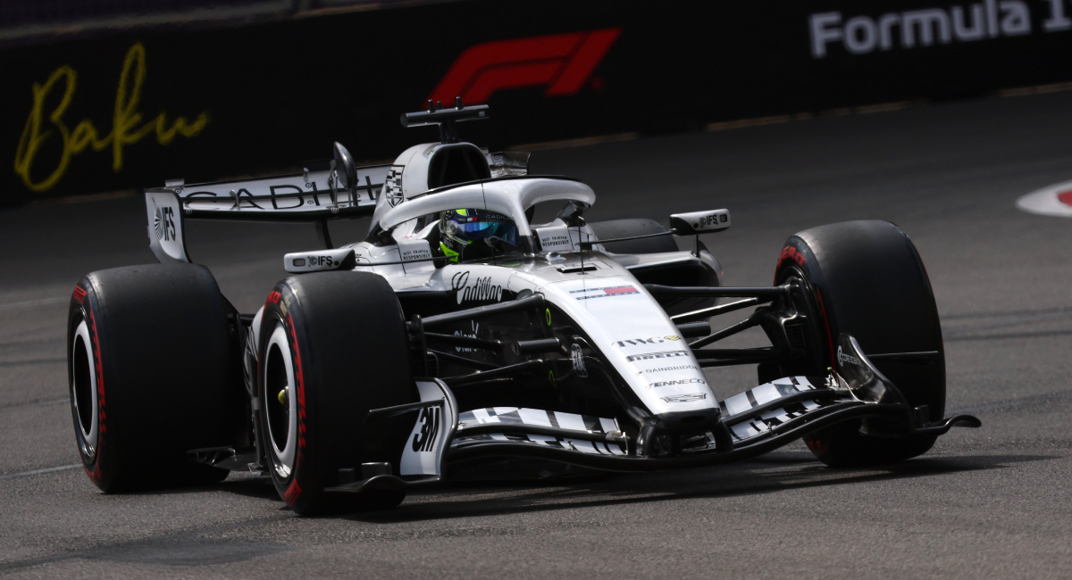 Sergio Pérez enfrentó varios problemas durante la clasificación en Bakú, lo que lo hará arrancar P20 en el GP de Azerbaiyán