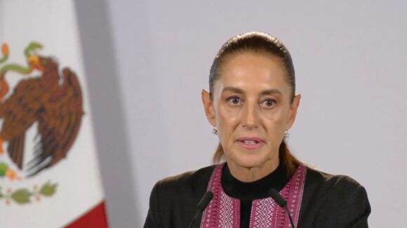 Sheinbaum reprocha a Rojo de la Vega exclusión de héroes nacionales en el Grito de Independencia