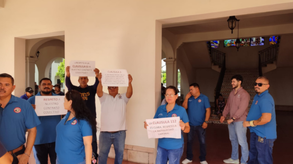 Steus toma por horas, la rectoría de la Universidad de Sonora para exigir respeto a las cláusulas de contrato colectivo