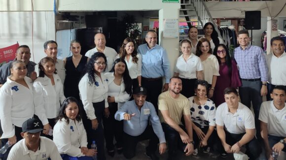 ‘Toño’ Astiazarán beneficia al Banco de Ropa de Hermosillo con el programa Peso Solar