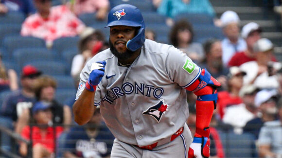 Blue Jays remontan ante Guardians con rally de cuatro carreras y aseguran la serie en Cleveland