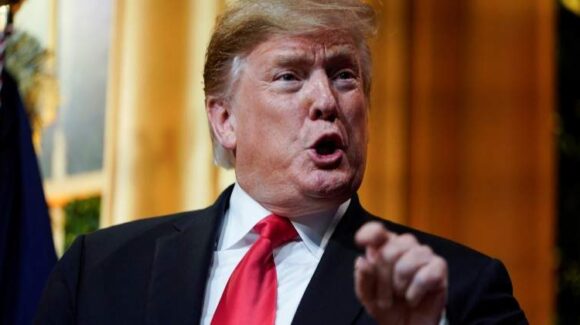 Trump vuelve a recibir revés: Jueza de EU bloquea plan para limitar ciudadanía por nacimiento