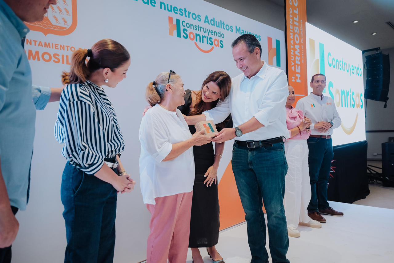 Beneficia ‘Toño’ Astiazarán a 2 mil 500 adultos mayores con Construyendo Sonrisas