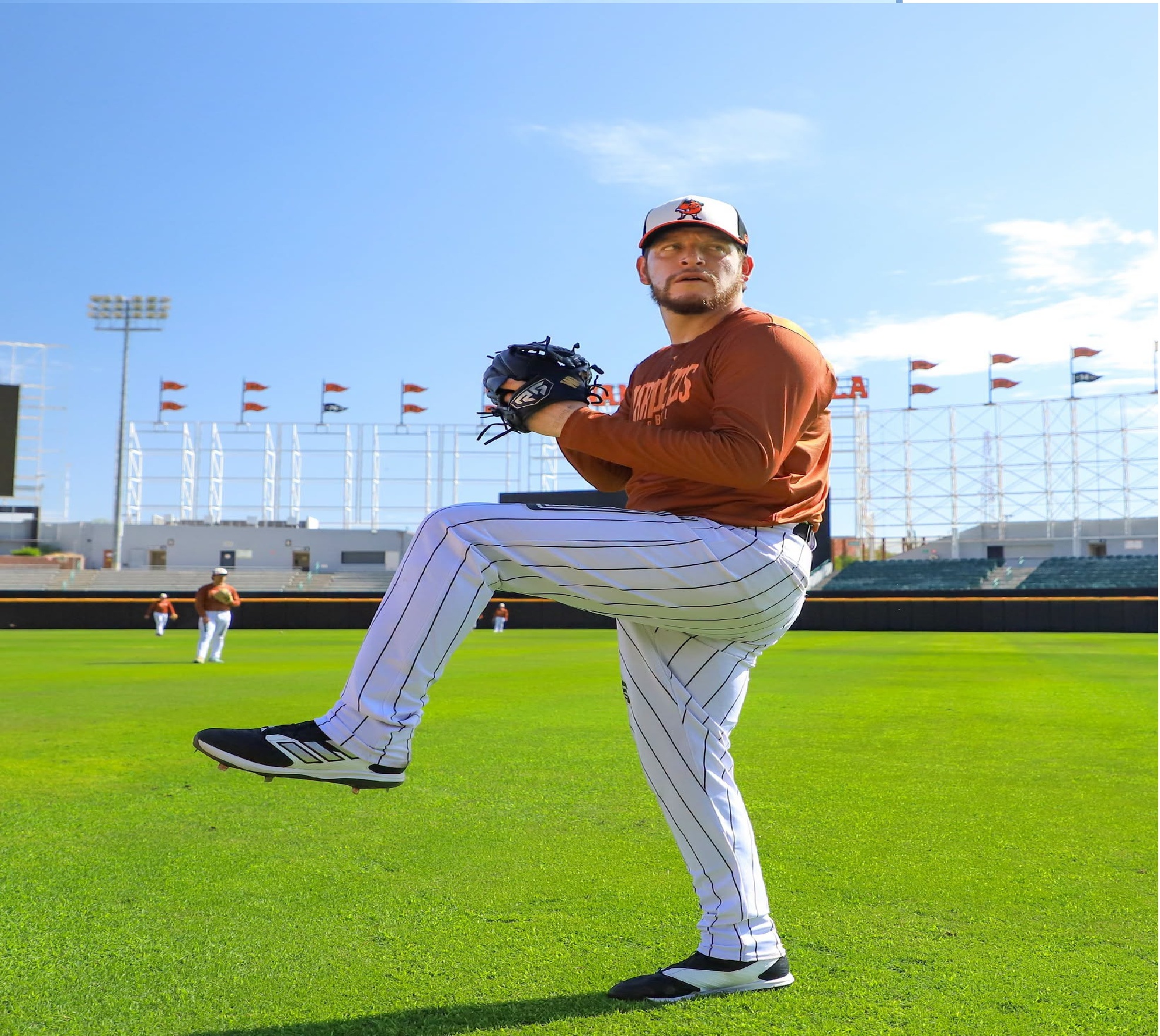Wilmer Ríos reporta con Naranjeros