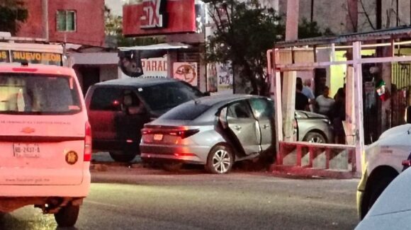 Tragedia tras el Grito de Independencia en Monterrey: Mujer muere atropellada afuera de su casa; cargaba a su hija