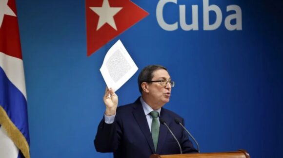 Trump descarta acción militar contra Cuba; China pide a EU levantar el bloqueo
