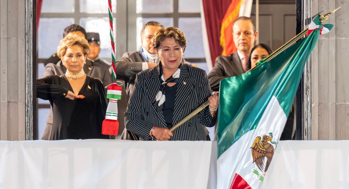 Delfina Gómez sufre caída tras encabezar el Grito de Independencia en Toluca