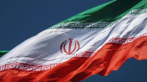 Irán mantiene sus condiciones para negociar con EU y exige el fin del bloqueo naval
