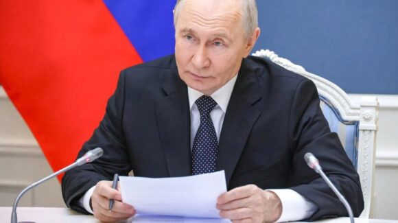 Putin recibe a delegación de Trump y ordena suspender tres días los ataques contra Ucrania
