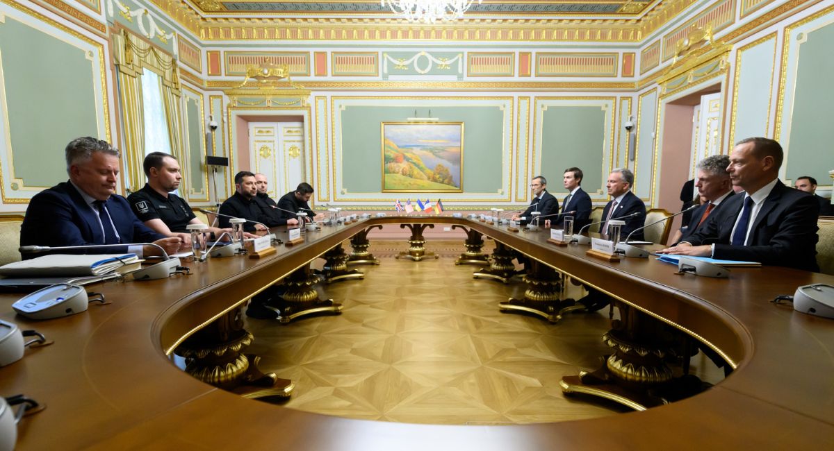 Tras reunirse con Putin en Moscú, los enviados de Trump llegaron a Kiev