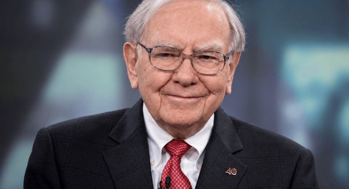 Warren Buffett deja la presidencia de Berkshire Hathaway
