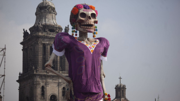 ¡Catrina de más de 32 metros toma el Zócalo de la CDMX! Busca romper Récord Guinness