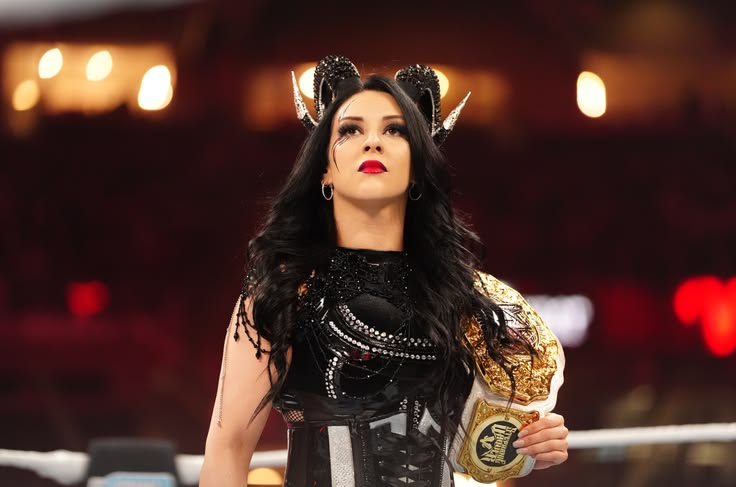 Stephanie Vaquer irrumpe en WWE y exige lucha triple amenaza en Money in the Bank vs Liv Morgan y Becky Lynch