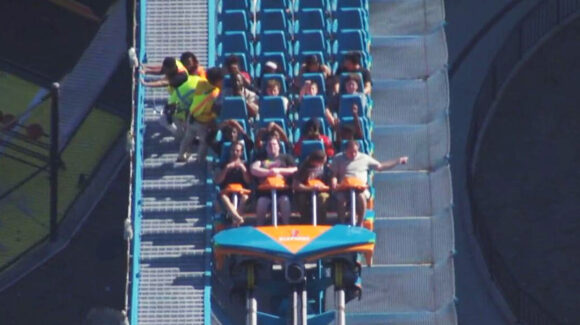 VIDEO: Accidente en montaña rusa de Six Flags deja un muerto y varios heridos en Estados Unidos