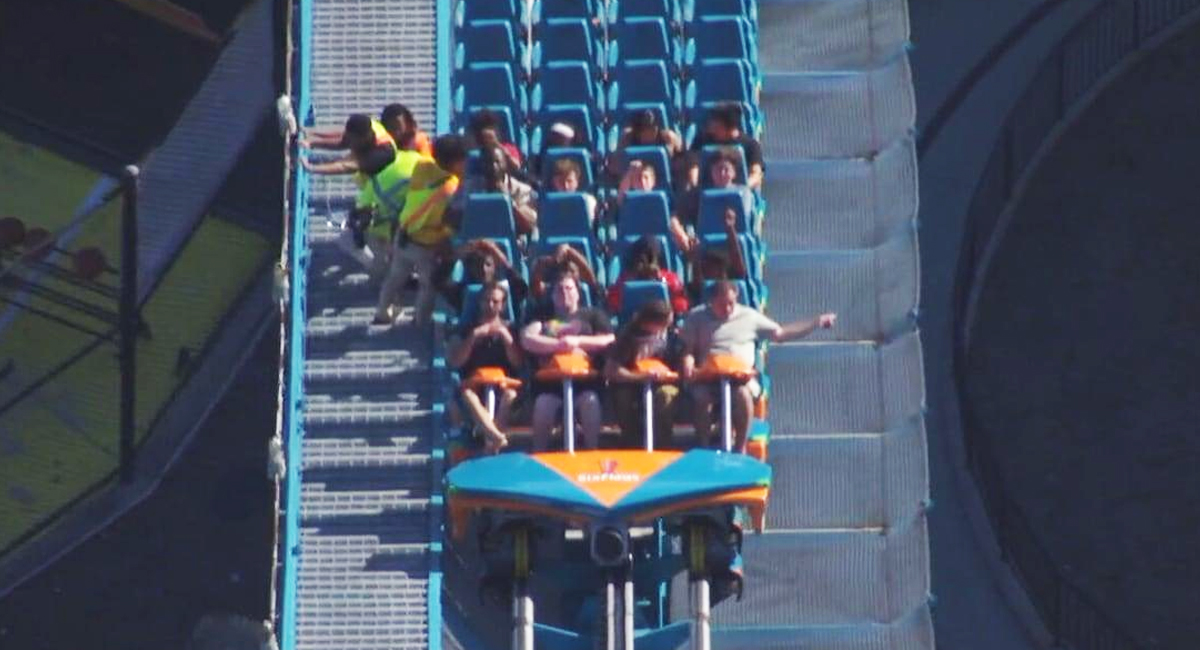 VIDEO: Accidente en montaña rusa de Six Flags deja un muerto y varios heridos en Estados Unidos