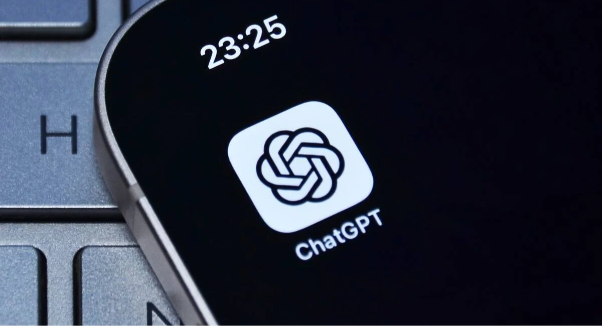 Acusan a ChatGPT de inducir a la autolesión en jóvenes estadounidenses; OpenAI enfrenta demanda