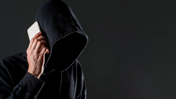 Adolescente finge ser integrante del CJNG para extorsionar a su compañera de escuela en Edomex