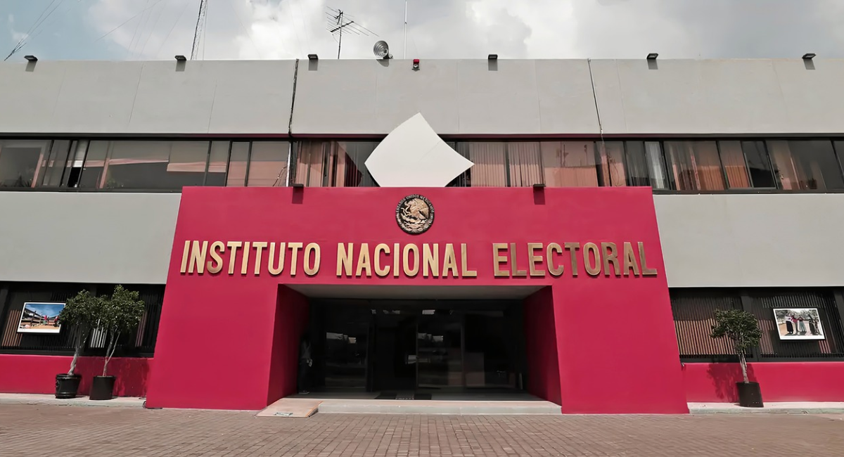 Alejandro Moreno lleva denuncia contra consejeros del INE ante el Departamento de Estado de EU
