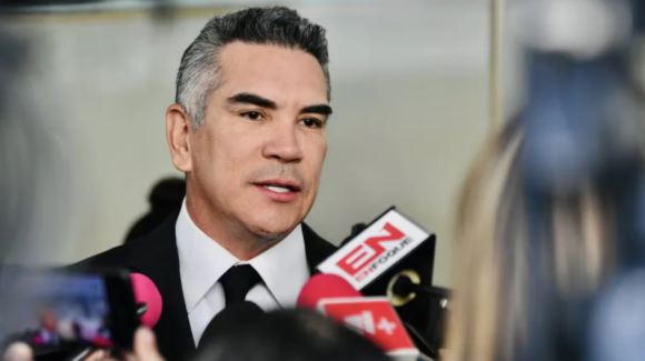 Alejandro Moreno lleva denuncia contra consejeros del INE ante el Departamento de Estado de EU