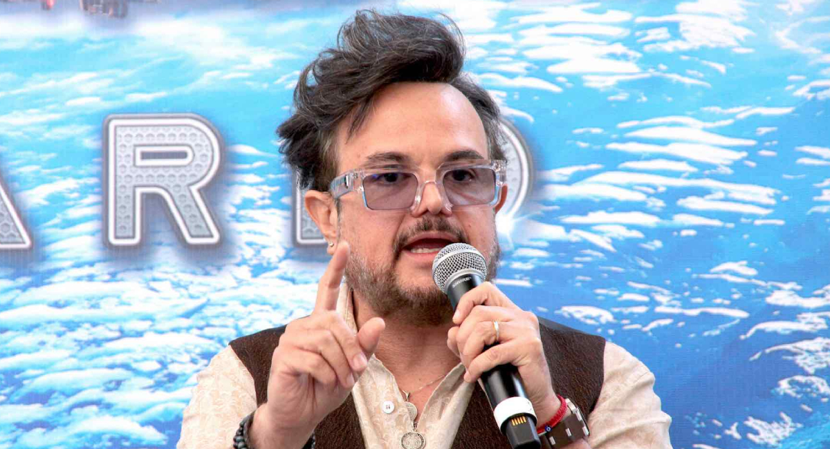 Aleks Syntek habla de su crisis de salud mental y sus psiquiatras le piden internarse en psiquiátrico