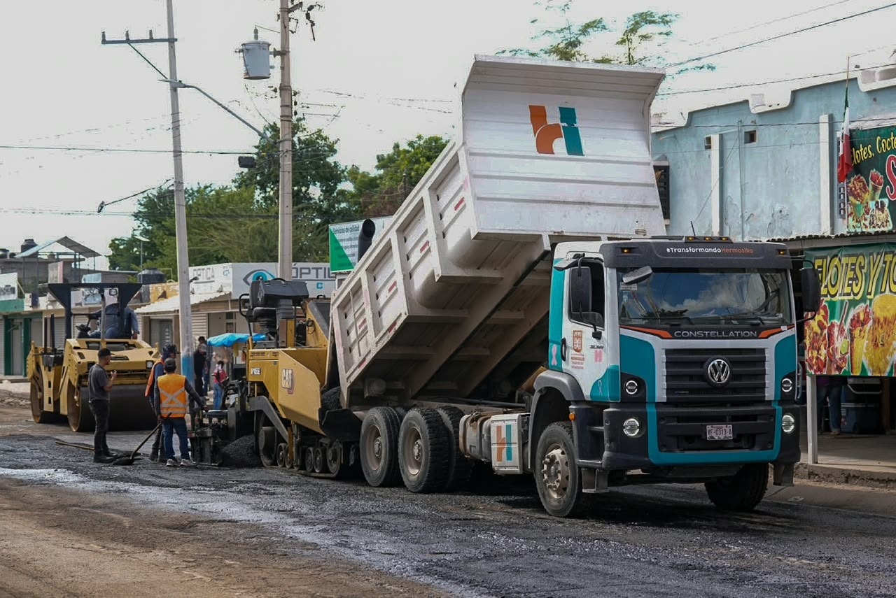 Antonio Astiazarán inicia la rehabilitación de calles en Miguel Alemán