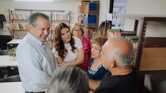 Apoyan Toño Astiazarán y Patty Ruibal a la Biblioteca Pública Rafael V. Meneses