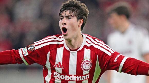 Armando González se viste de héroe; marca ante Sparta Praha y el Olympiacos sigue invicto en Europa League