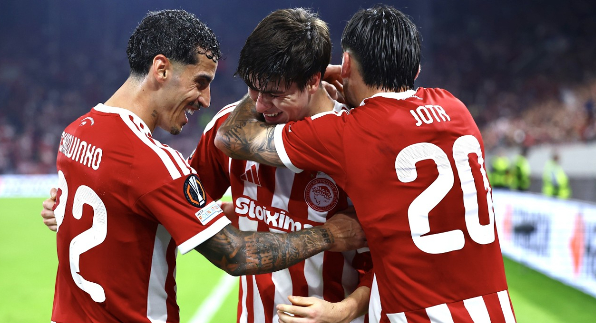 Armando González volvió a ser titular con el Olympiacos y participó en la goleada de la Superliga