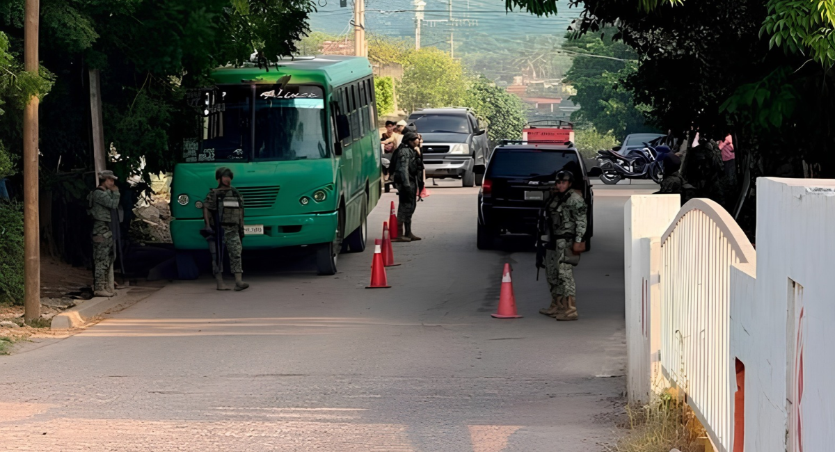 Atacan a balazos un camión que transportaba estudiantes en Escuinapa, Sinaloa