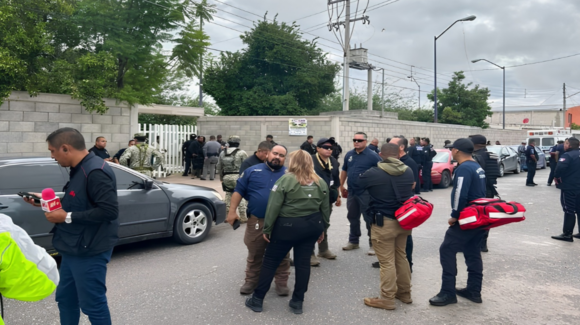 Ataque con machetes y bombas molotov en secundaria de Torreón deja un muerto y tres heridos