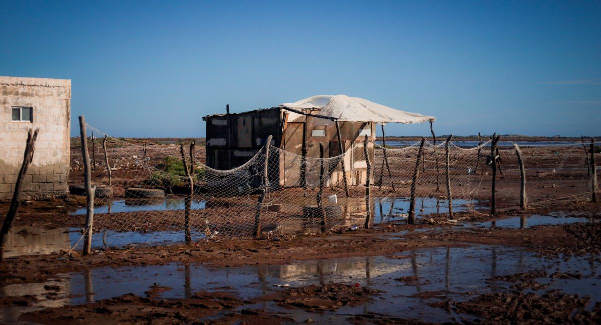 Revisan daños en viviendas de Bahía de Lobos tras el paso del huracán Polo