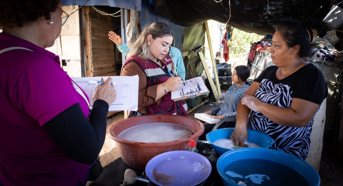 Atienden a 135 familias de Bahía de Lobos para evaluar daños en viviendas tras el huracán Polo