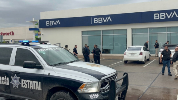 Balean a trabajador durante asalto en Plaza Sendero de Ciudad Obregón; le roban 400 mil pesos