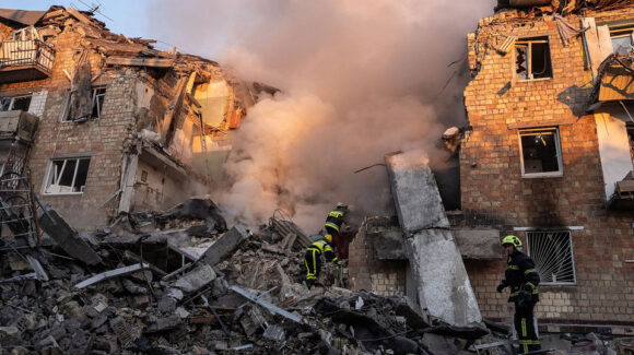 Bombardeos rusos dejan 9 muertos y varios heridos en Ucrania, en medio de viaje de Zelensky a Noruega