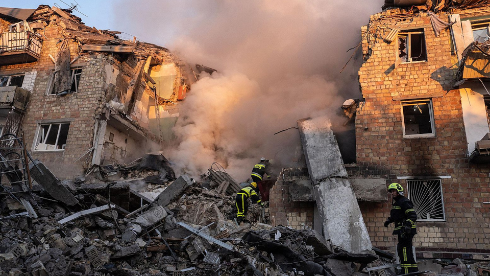 Bombardeos rusos dejan 9 muertos y varios heridos en Ucrania, en medio de viaje de Zelensky a Noruega
