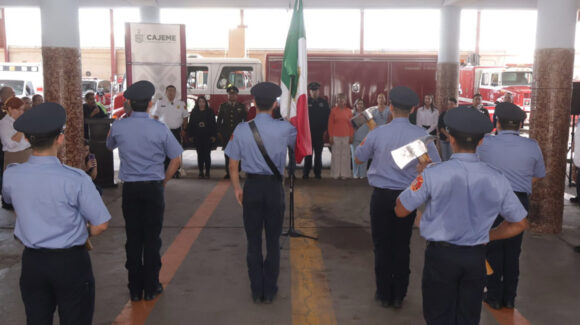 Bomberos de Cajeme reciben Bandera Nacional y refrendan su compromiso de proteger a familias