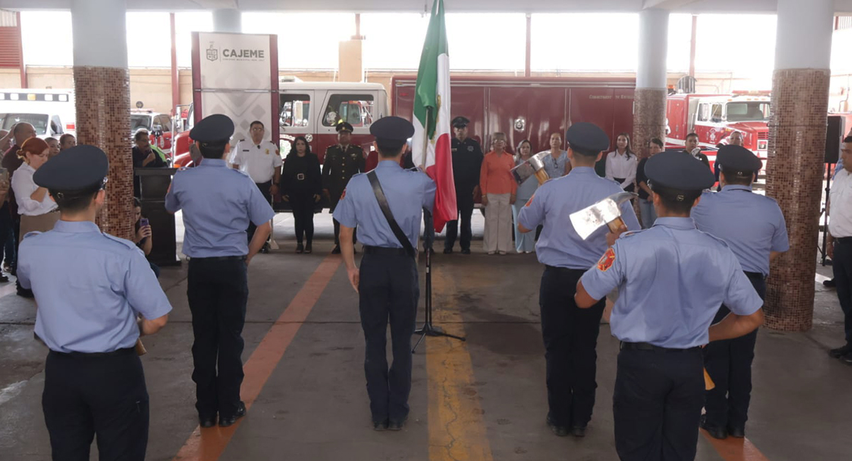 Bomberos de Cajeme reciben Bandera Nacional y refrendan su compromiso de proteger a familias