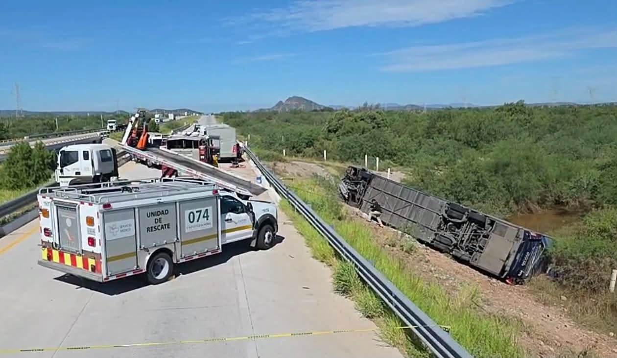 Camionazo deja tres muertos y ocho lesionados en la curva de El Carrizo, Empalme