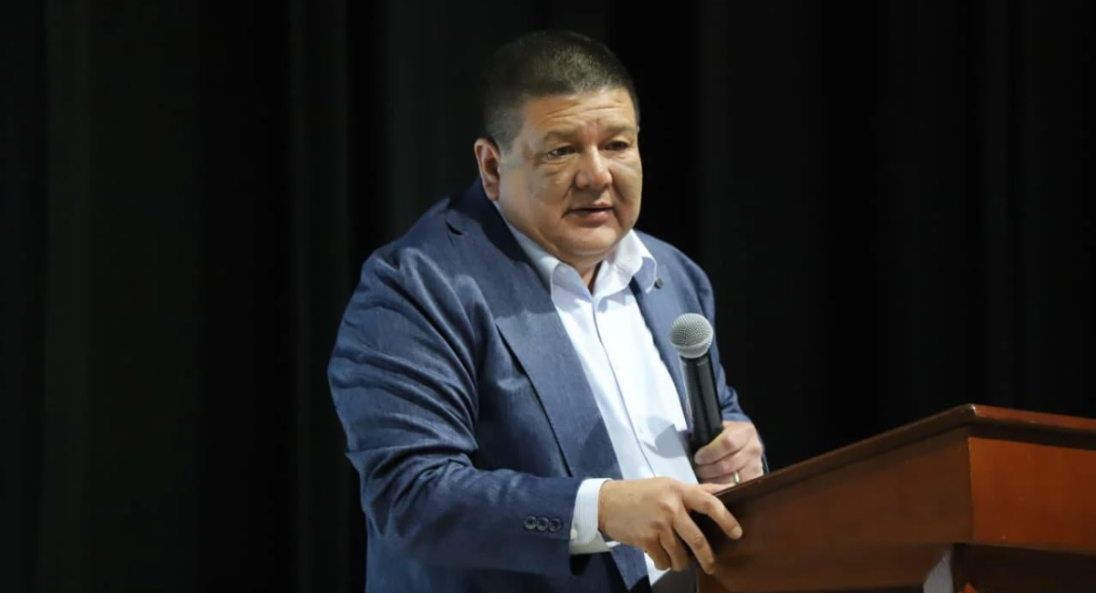 César Jáuregui enfrenta audiencia clave por presunta traición a la patria