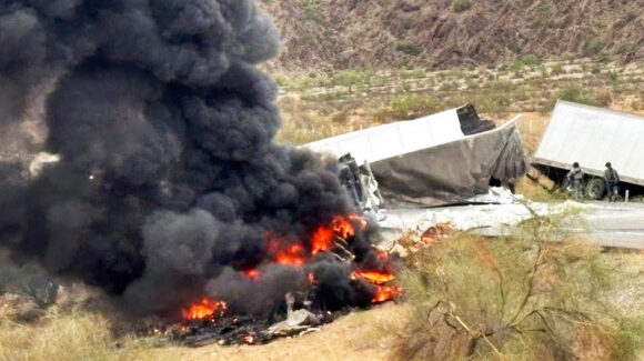 Choque de tres tráileres provoca incendio de dos unidades en carretera Sonoyta -San Luis Río Colorado