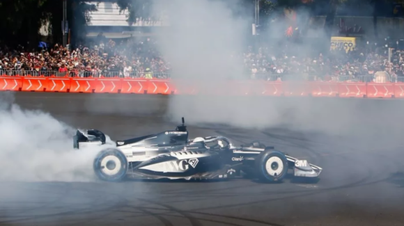 Clara Brugada es abucheada durante el showrun de Checo Pérez en Paseo de la Reforma