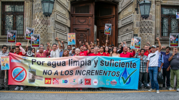 Colectivos anuncian segunda megamarcha por el agua tras represión policial en Guadalajara