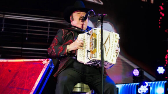 VIDEO: Concierto de Ramón Ayala acaba abruptamente con desalojo y el cantante en silla de ruedas