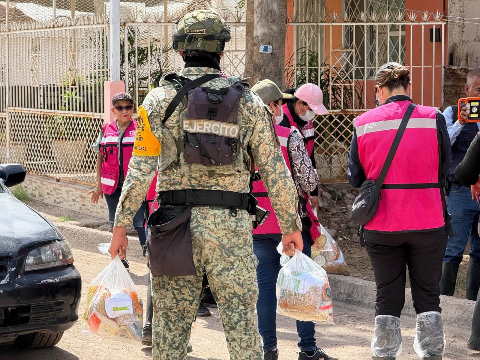 Continúan apoyos a familias afectadas por huracán ‘Polo’ en Empalme