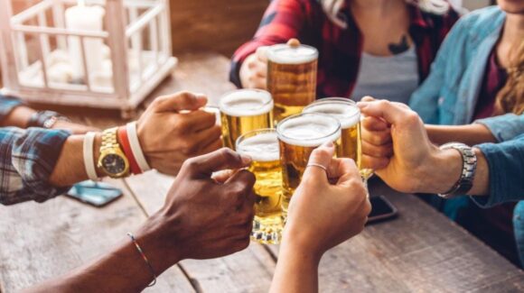 Crece consumo de alcohol en México; 112 personas mueren cada día por sus efectos