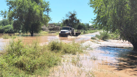 Crecida del río Yaqui obliga a evacuar familias y deja viviendas dañadas tras ‘Polo’