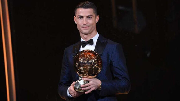 Cristiano Ronaldo gana el B.O.A.T. con su Balón de Oro de 2008 y Messi termina segundo con el de 2012